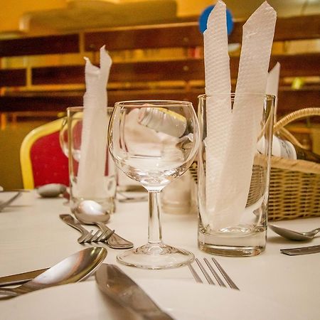 Eland Safari Hotel Nyeri Bagian luar foto