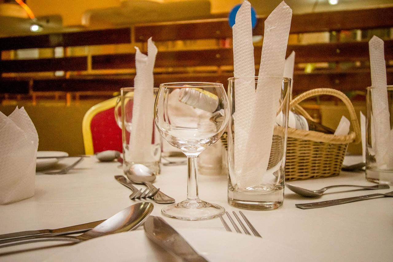 Eland Safari Hotel Nyeri Bagian luar foto